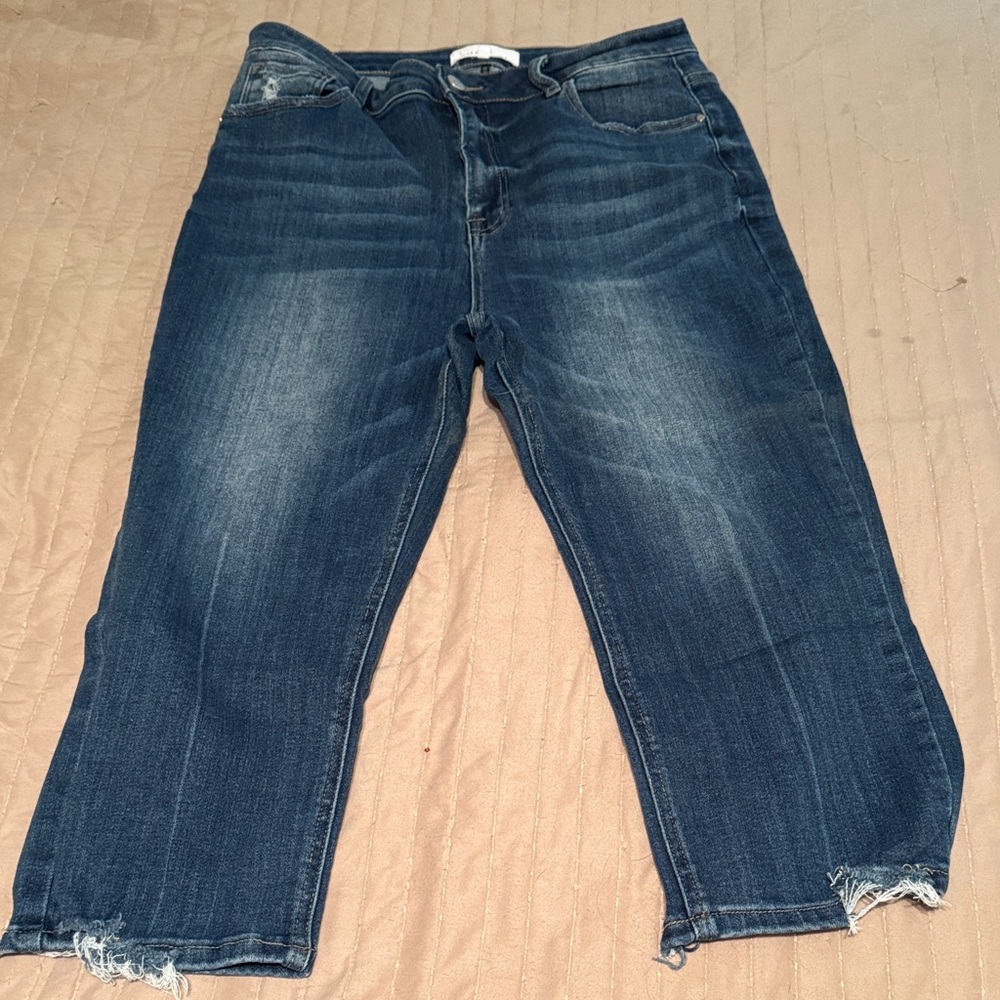 Trendy Distressed Ankle Jeans
